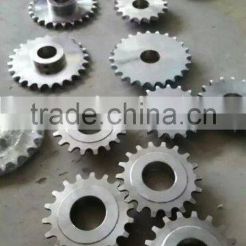 Customized chain and sprocket wheel for sliding doors