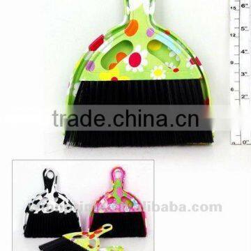 MINI PLASTIC DUSTPAN WITH BRUSH