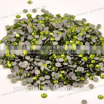 Round shape peridot color with silver foiling crystal flat back hot fix