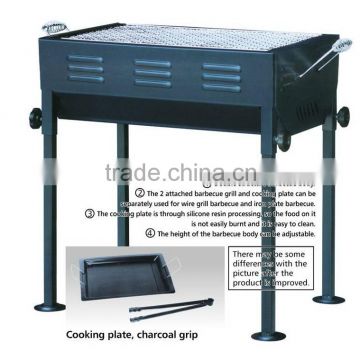 BBQ grill with cooking plate and charcoal grip