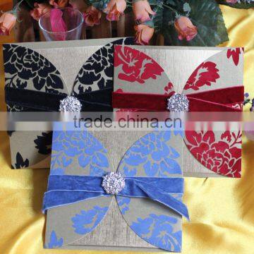 New Innovative Product Unique Luxury Flocking Wedding Invitations with Brooch