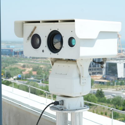 Industriegrade Infrarot-PTZ-Sicherheitskamera mit 225 mm thermischem Zoom und 775 mm optischem Zoom für Fernerkennung