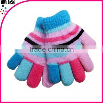 2015 new product warm winter Wholesale knit Stripe Baby hand gloves