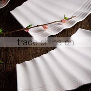 Porcelain dinner wave shaped white Irregular Plate for restaurant wedding