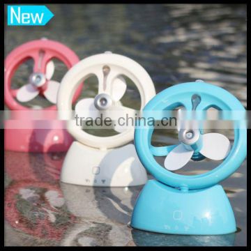 Fashionable Plastic Battery Power Source Fan With Usb