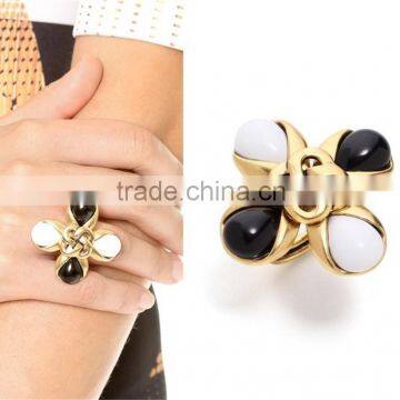 Hot sale Flower shape o ring Gold plated & Adjustable ring with stone