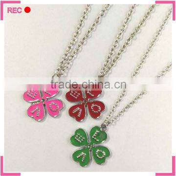 New model necklace with clover pendant, engraved love necklace for girls