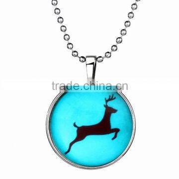 2016 luminous winter new fashion silver chain sweater jewelry Animal pictures pendant Christmas glow elk necklaces