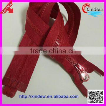 Single hand magnet plastic zipper