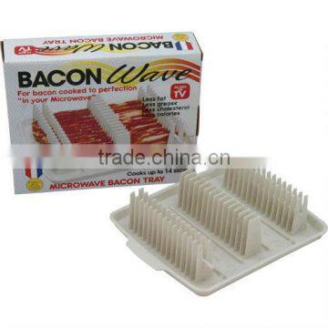 Plastic microwave bacon wave