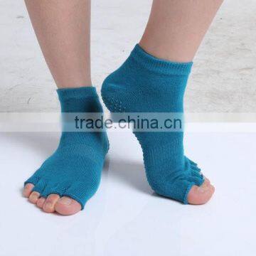 Non-slip Yoga Massage Five Fingers Socks Environmental Particles Wear Cotton Antibacterial Yoga Socks Wholesale photo-4