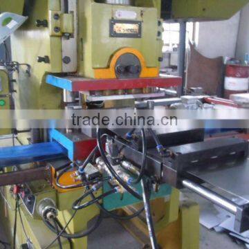 Punching die for automatic production line