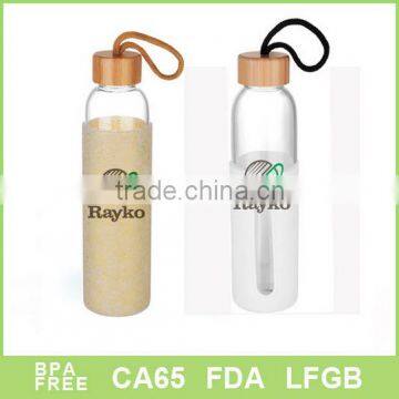 2017 new products high borocilicate glass bottle with sleeve bamboo lid