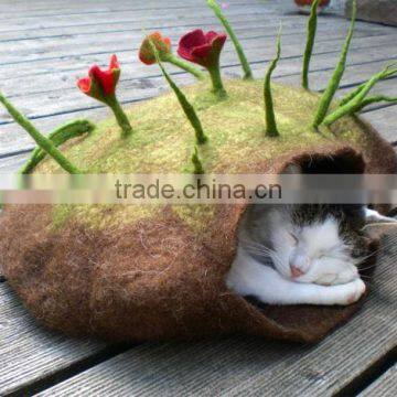 Best Selling Eco-friendly Flower Decorated Cozy Felt Pet House