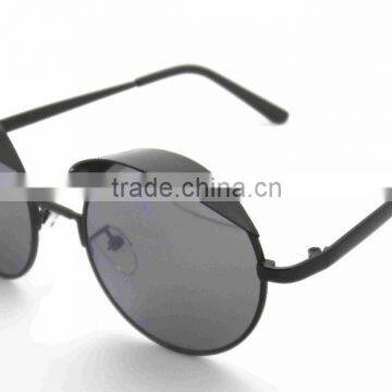 Classic metal circle frame sunglass display