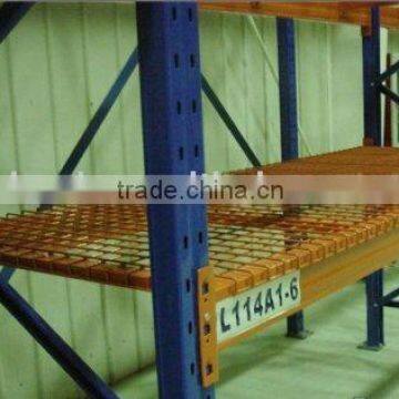 racking wire decking of pallet storage