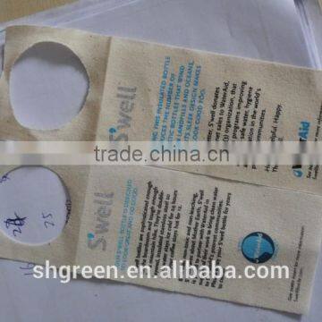 Silk screen printing cloth tags with die-cut hole for wine bottle