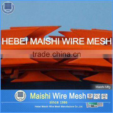 Plastic coated razor wire