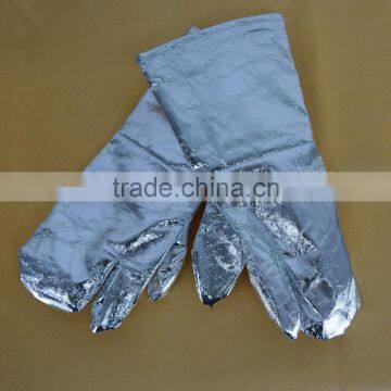 China Manufacturer Three Finger Aluminiumed Heat Resistant Gloves photo-2