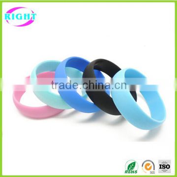 2016 hot sale Silicone Band with customized design