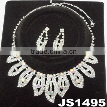 Yiwu cheap fashion artificial necklace sets