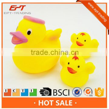 Cute rubber float bath duck toy for wholesale