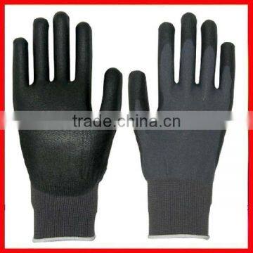 Black seamless knitted gloves with pu coated palm