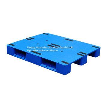 Heavy duty flat single faced plastic pallet for warehouse stacking and transporation