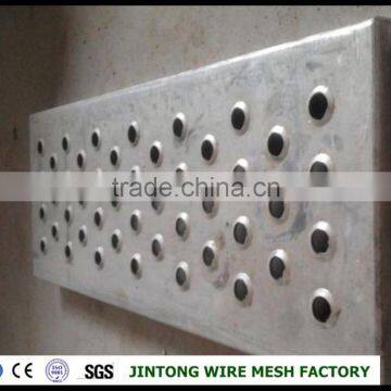 galvanized perforated antiskid plate/antiskid metal mesh/non-slip aluminum plate