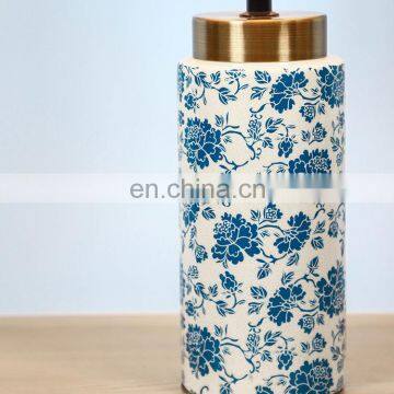 China Style Blue and White Flower Pattern Desk Lighting Hotel Porcelain Classic Bedside Lamps for Table photo-5