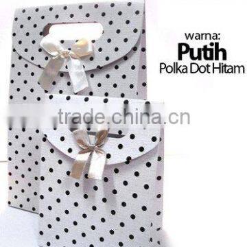 Putih color gift paper bag