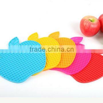 Non Slip Kitchen Apple Shaped Silicon Tableware e Insulation Mat