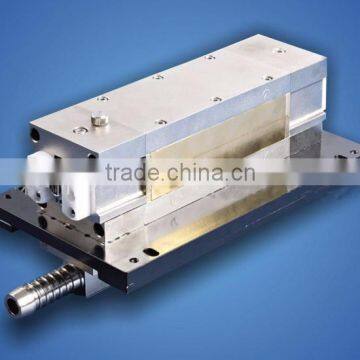 Laser cavity for laser machine