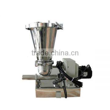 Single screw volumetric feeder for pellet