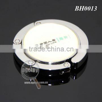 Customized Print Green Velvet Bag Packing Gift Set Round Folding Metal Custom Logo Purse Hanger Hook photo-2