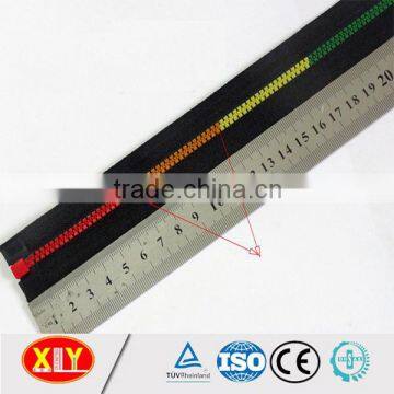 High Quality Custom Puller Contrast Color Plastic Zipper , Bag Zipper photo-3