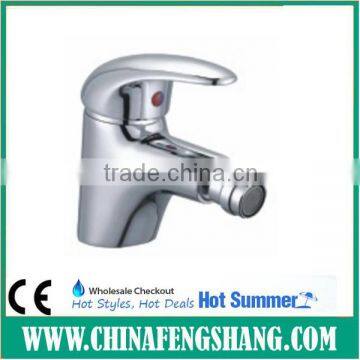 Deck mount brass bidet faucet with aerator