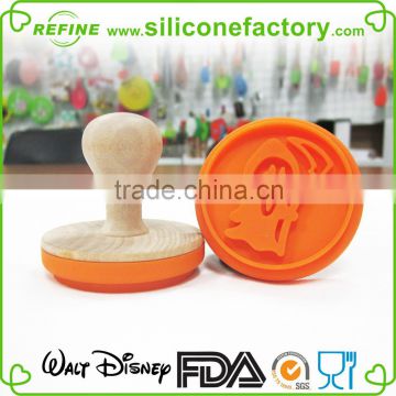 2016 New! Halloween design silicone cookie biscuit stamp with wooden handle