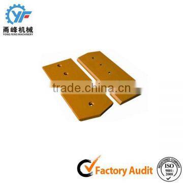 Scraper cutting edges for earth moving equipments