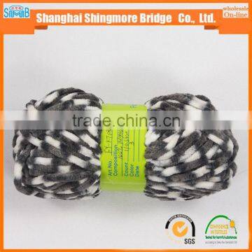 China Supplier of Novelty Yarn Hot Wholesale 100 Polyester Chenille Knitting Yarn on a Low Yarn Price List photo-5