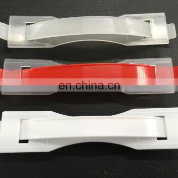 Plastic box carry handle