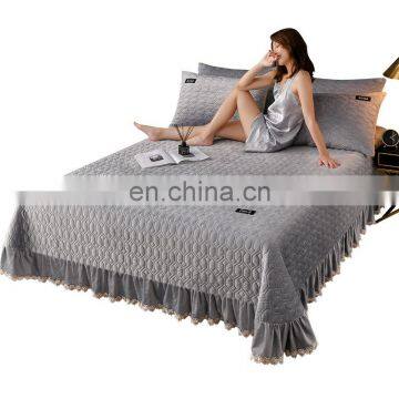 Wholesale Comforter Folded Soft Velvet Lightweight Coverlet For All Season Embroidery Quilt