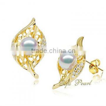 Golden Luxurious 18K Akoya Pearl Earring