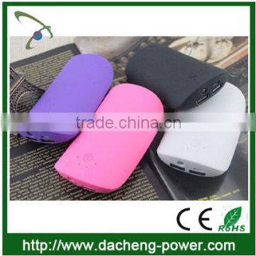 Factory selling pillow design 5600mah smart power bank with dual usb ports