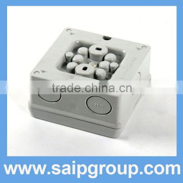 plastic battery enclosure D9045