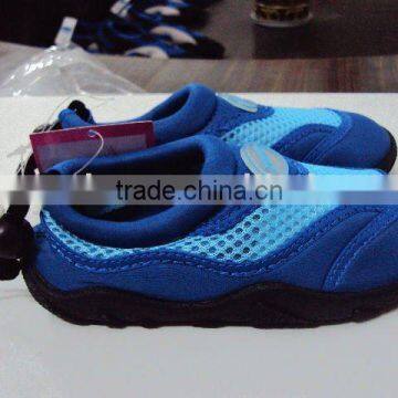 TPR outsole material and men and women gender aqua shoes