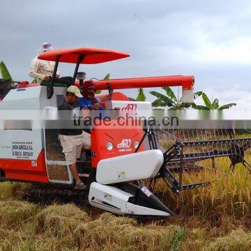 harvest machine for rice working