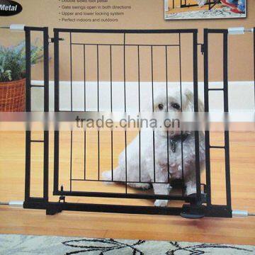 Adjustable metal hands free pet gate with foot pedal baby gate