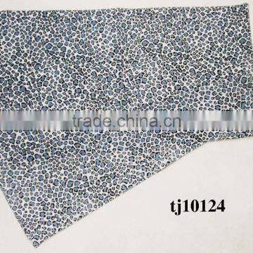 Custom Designer Red and White Love Shaped Polyester Cotten Kerchief photo-4