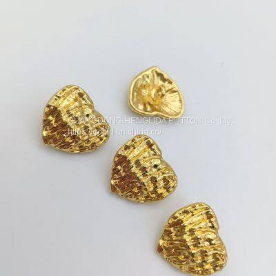 2023 wholesale OEKO-TEX 29L Heart shaped gold metal Hand Sewing Button for Clothes